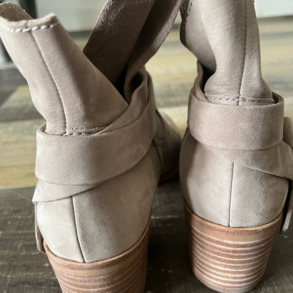 UGG boots size 8 - Picture 3 of 7